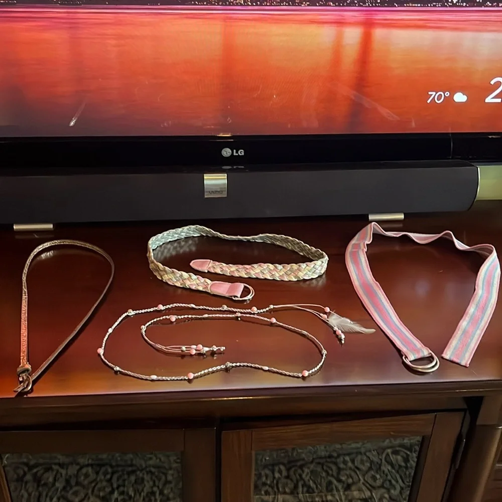 4 Adorable Girl’s Pink & Sparkly Fashion Belts.
